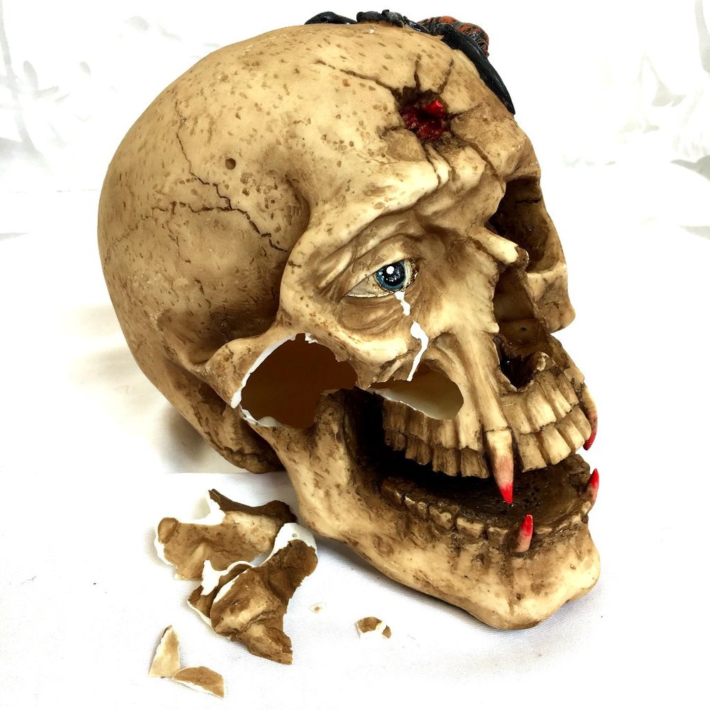 Vampire Skull Halloween Decor broken cheekbone NOS NWT